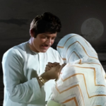 Chalo Dildar Cholo, Chaand Ke Paar Chalo (चलो दिलदार चलो, चाँद के पार चलो)